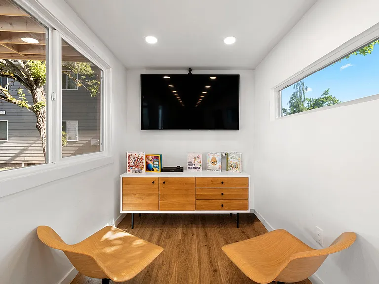 108 Village East Way SE — Photo 10