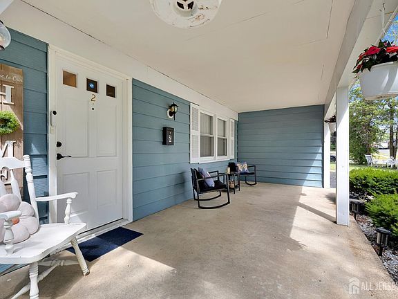 3rd image of 2 Harrington Cir