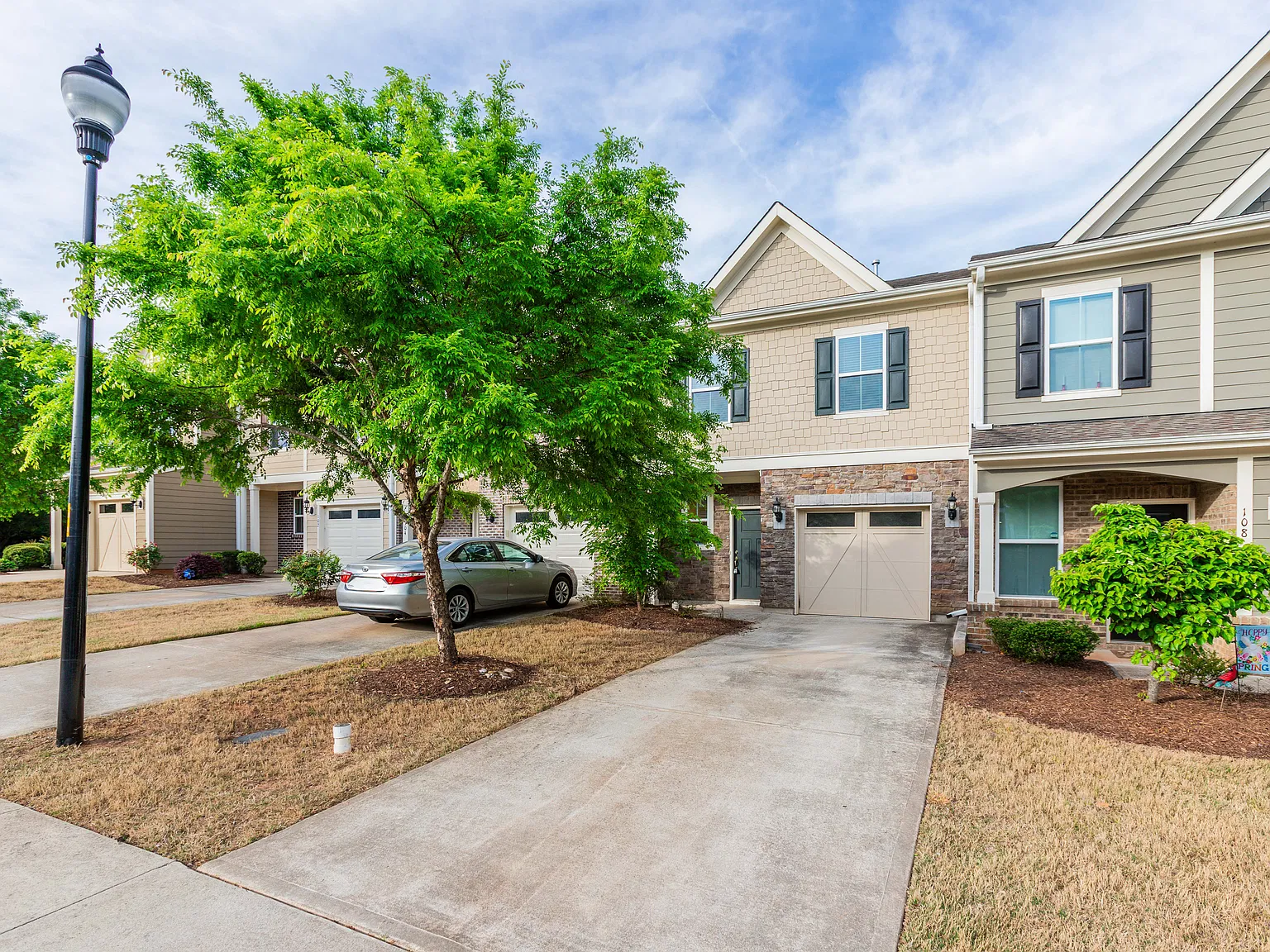3 bed, 2.5 bath, 1700 sqft, $2,000 — Photo 4