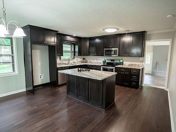 5th image of 205 W Primrose Ln