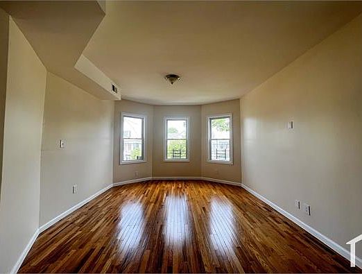 1st image of 20 Noll Pl Floor 2