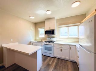 Welcome Home to Ocean Beach Sunny Apartment with a Spacious Shared Yard, San Diego, CA 92107