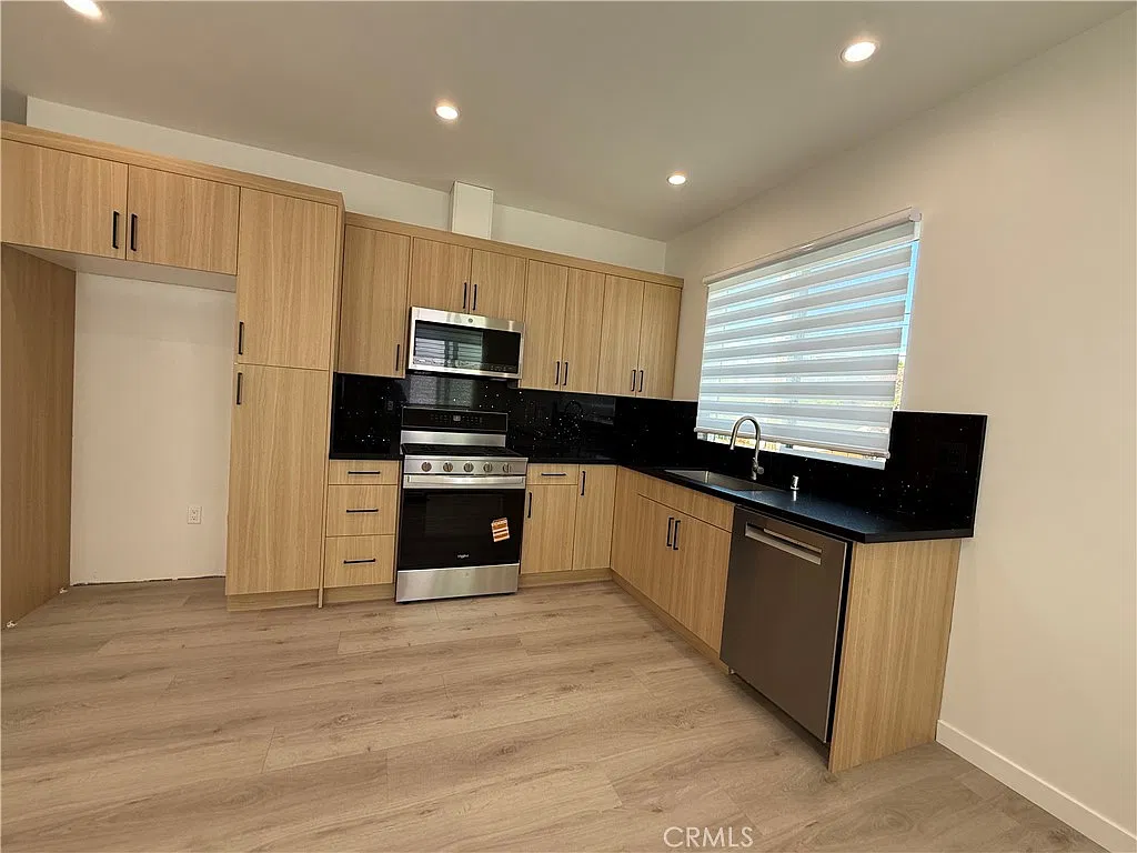2 bed, 800 sqft, $2,800 — Photo 3