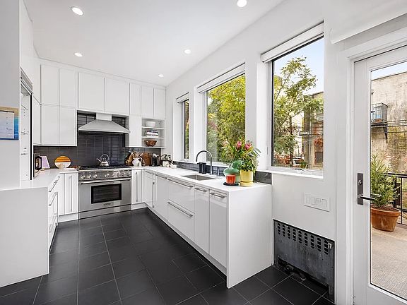 5th image of 158 President St APT 1