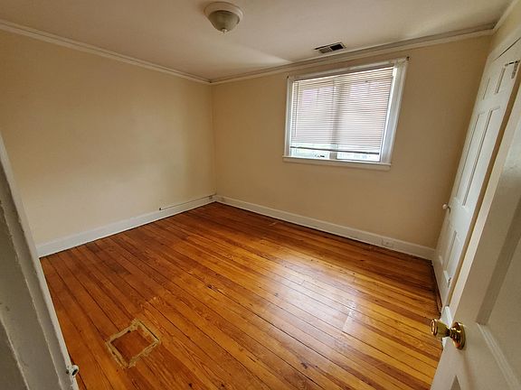 4th image of 10348 Warwick Blvd