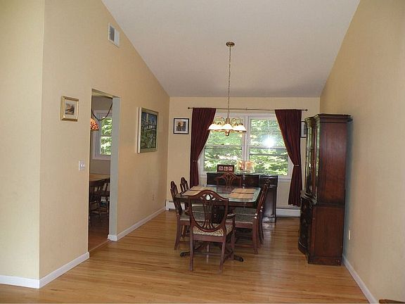 Dining Room w/Cathedral Ceiling & Hardwood