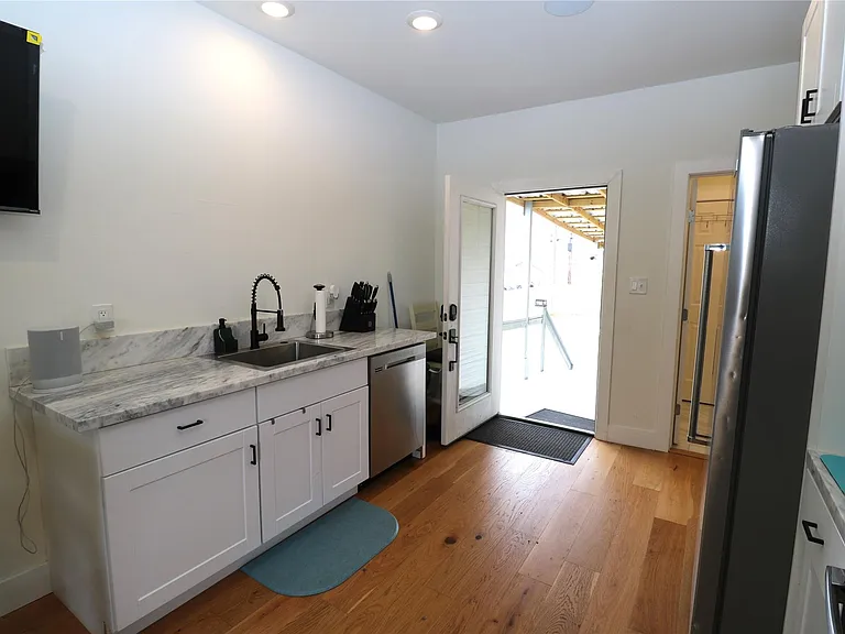 5506 Avenue Q 1/2 — Photo 10