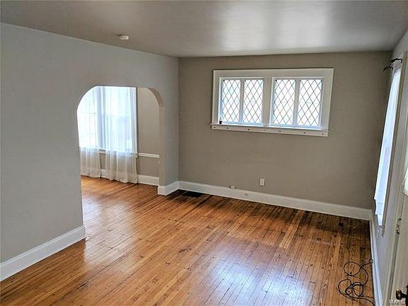 3rd image of 8739 Argyle Ave