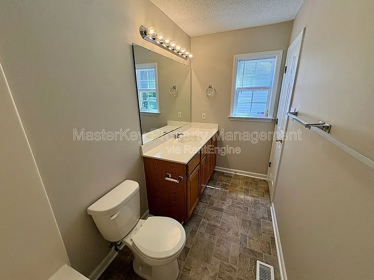 317 Cross Hill Ln — Photo 12