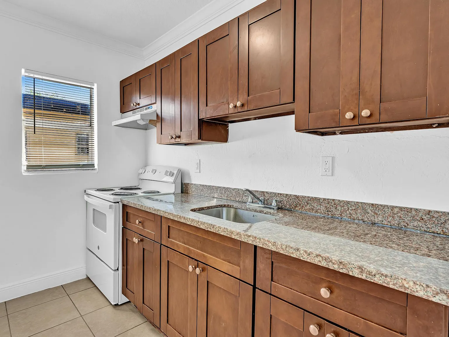 2 bed, 850 sqft, $1,595 — Photo 4