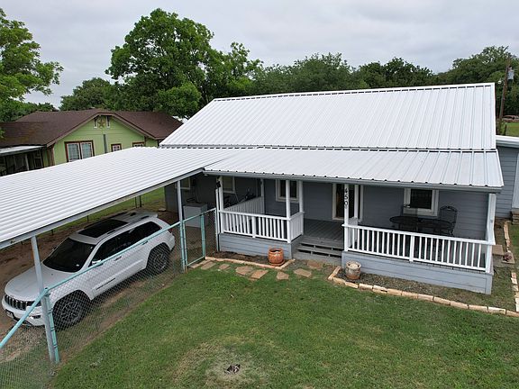 3rd image of 450 Valley Ln