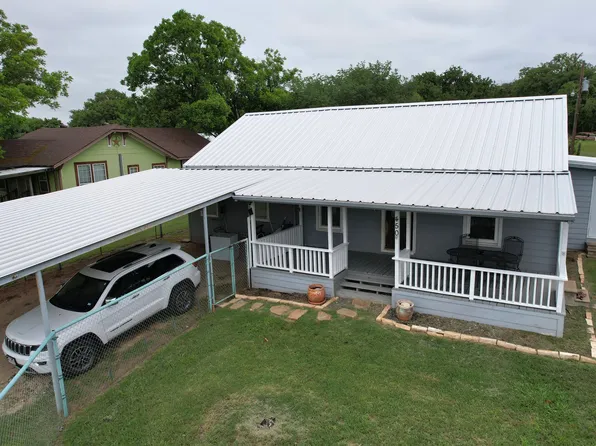 450 Valley Ln, Weatherford, TX 76085
