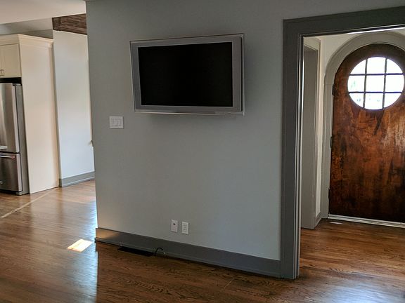 4th image of 901 N Highland Ave