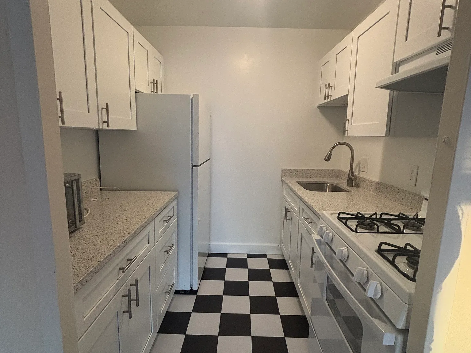 Studio, 492 sqft, $1,550 — Photo 4