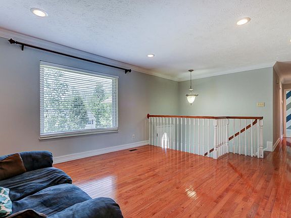5th image of 6512 NW Tewksbury Dr