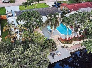 1905 Meadow Ct, West Palm Beach, FL 33406
