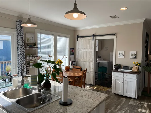 1300 Armadillo Dr #81, Georgetown, TX 78626