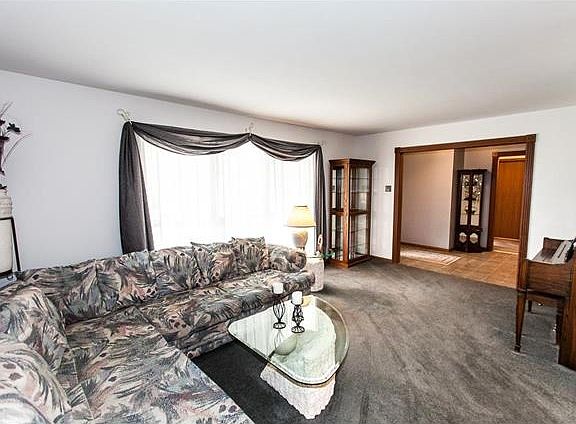 3rd image of 4079 Les Cherbourg Ln