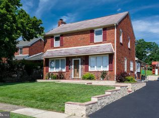 50 Schoolhouse Ln, Broomall, PA 19008