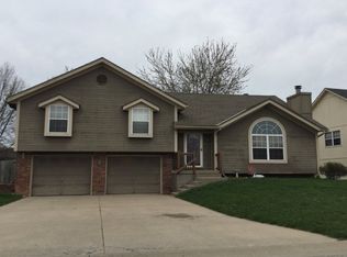 1029 SW Hillcrest Dr, Blue Springs, MO 64015