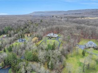 8 Jacobs Ln, New Paltz, NY 12561