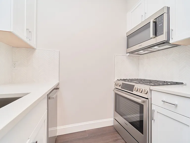 160 Riverside Blvd #19H — Photo 5