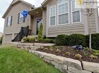 12179 S Troost St, Olathe, KS 66061