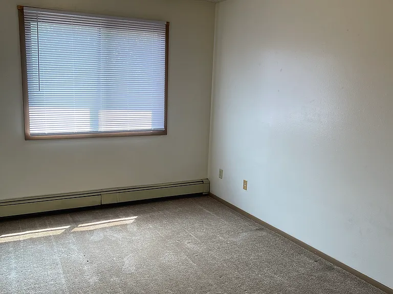 806 E College St #17 — Photo 6