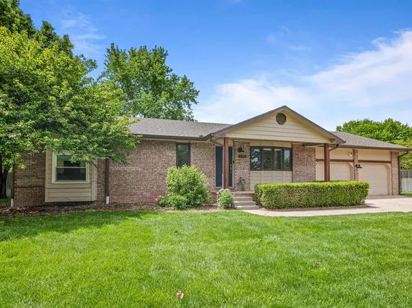 2301 N Parkridge Ct, Wichita, KS 67205
