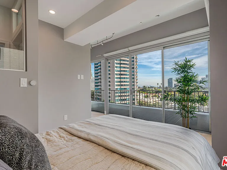 10501 Wilshire Blvd #1012 — Photo 9