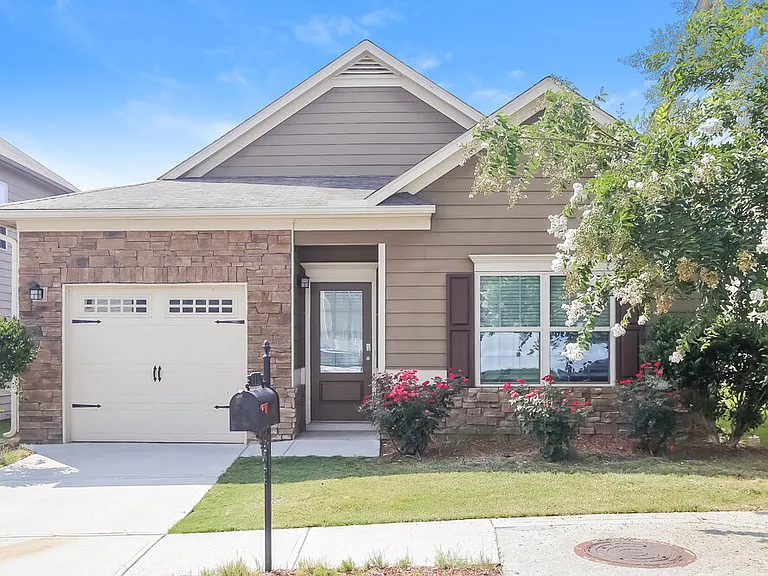 13 Samuel Way NW — Photo 1