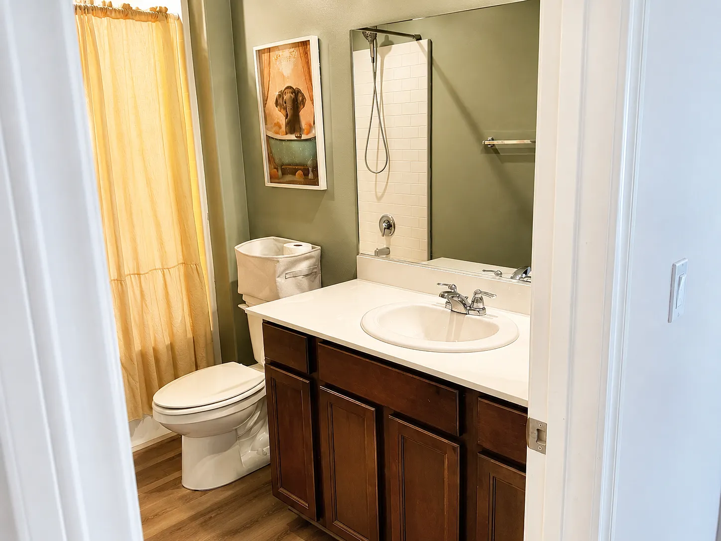 7 bed, 5.5 bath, 6500 sqft, $1,150 — Photo 3