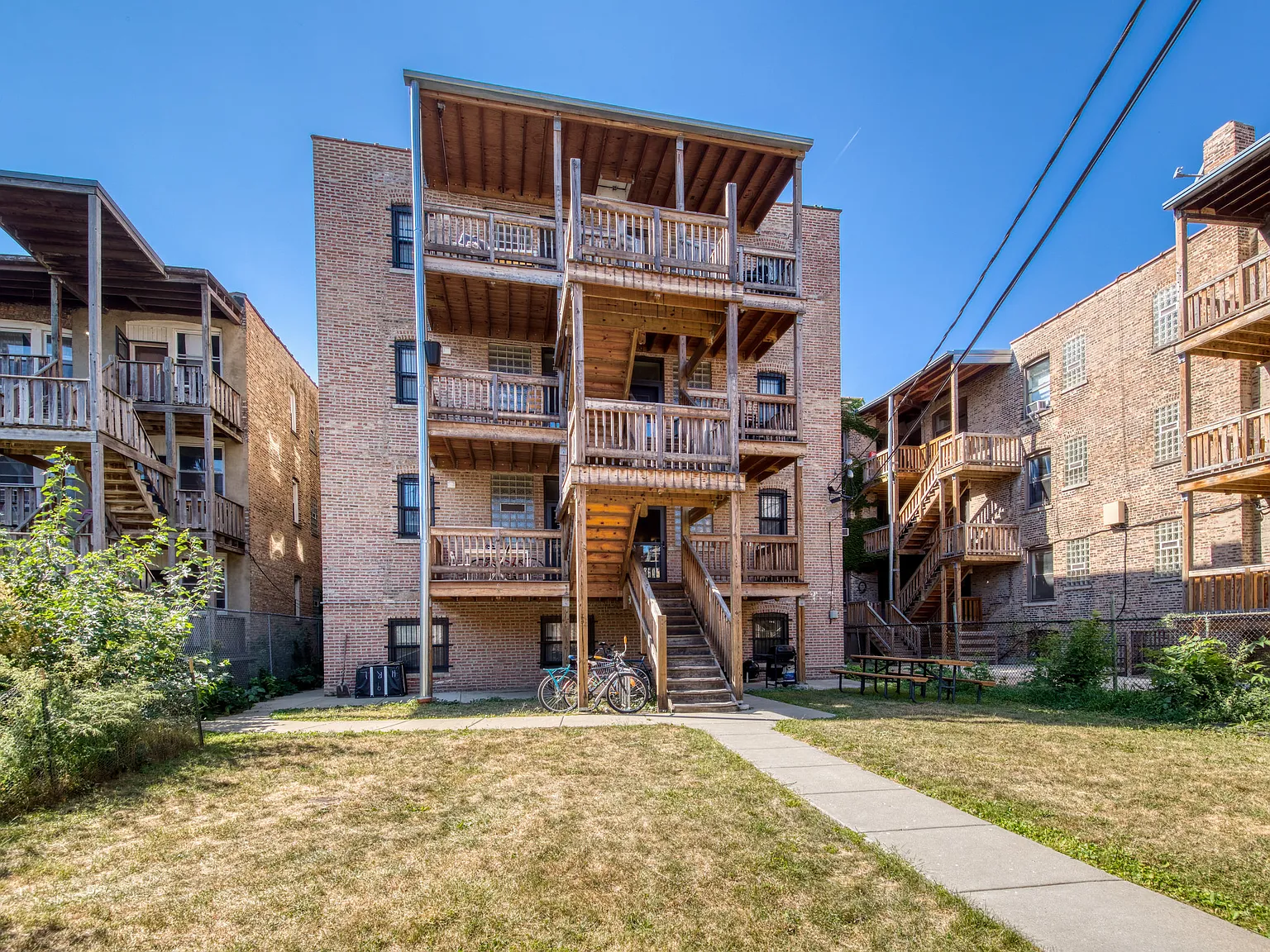 3 bed, 2000 sqft, $1,800 — Photo 2
