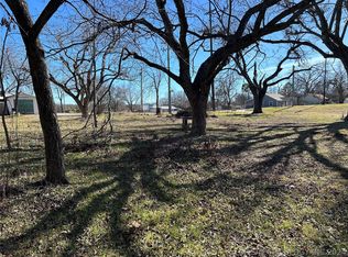 903 NE 2nd St, Durant, OK 74701