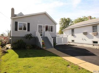 109 Ray St, Freeport, NY 11520