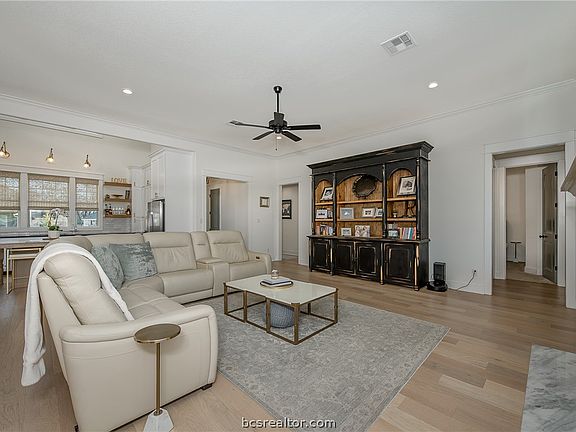 5th image of 3317 Stoneleigh Rd