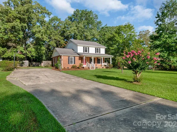 2470 Country Club Dr, Lancaster, SC 29720