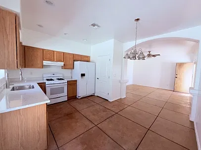 3 bed, 1200 sqft, $1,700 — Photo 3