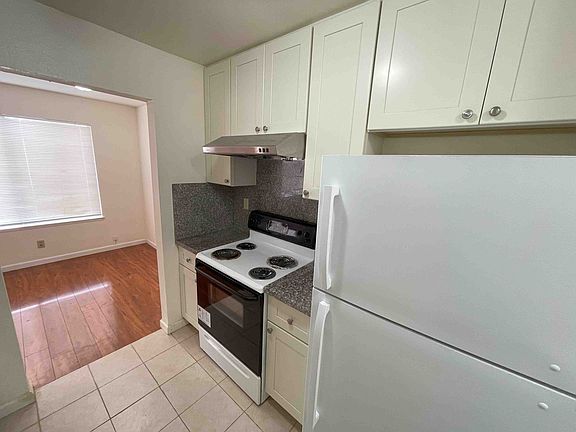 3rd image of 4915 Bridgepointe Pl