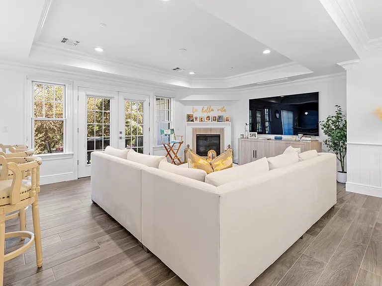 30 Village Green Dr — Photo 4