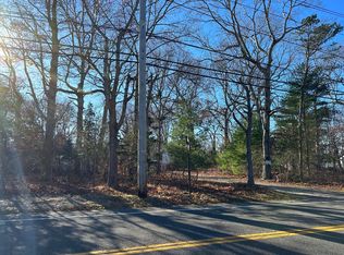 22 Lynncliff Rd, Hampton Bays, NY 11946