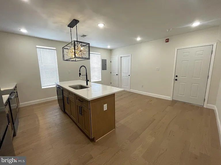 2101 S Hicks St — Photo 21