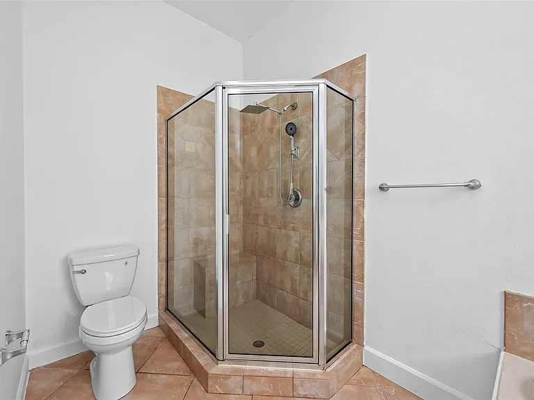 20003 Fieldtree Dr — Photo 38