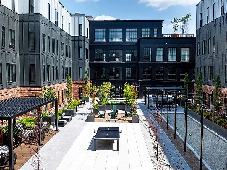 13 - Jaeger Square - Courtyard 2
