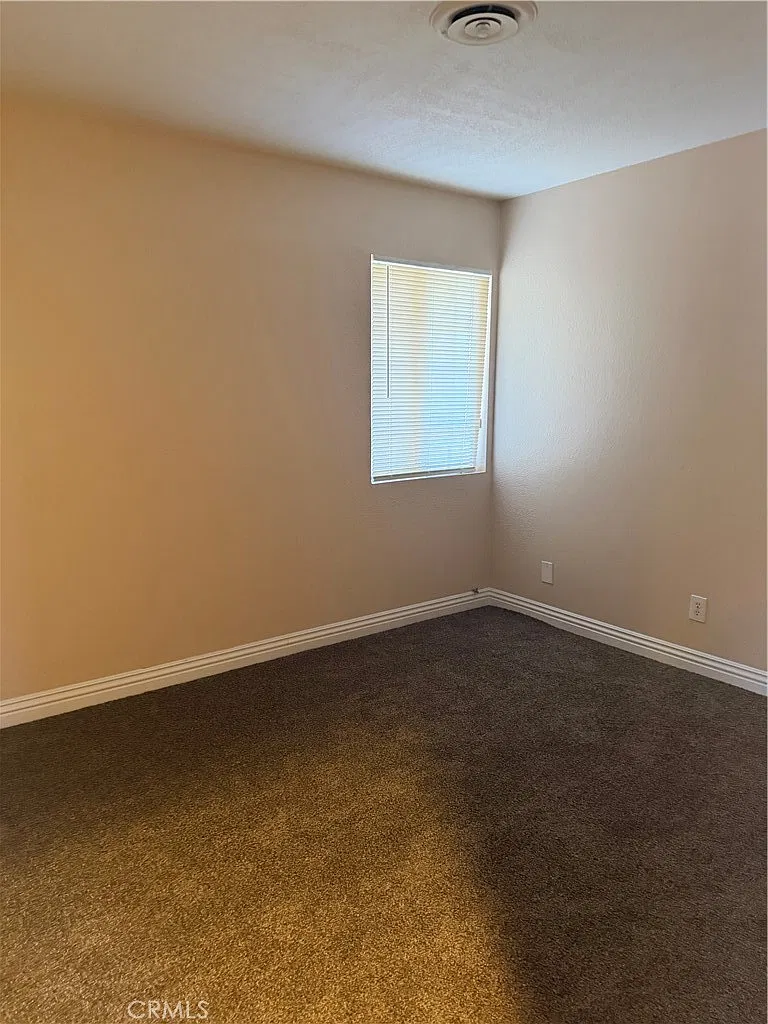 3 bed, 1040 sqft, $2,200 — Photo 3