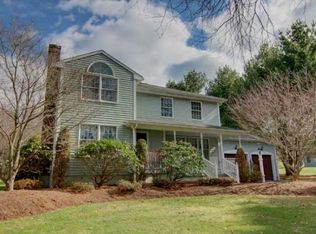 12 Taylor Dr, North Smithfield, RI 02896