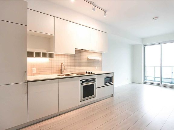 2nd image of 950 Portage Pkwy #5011