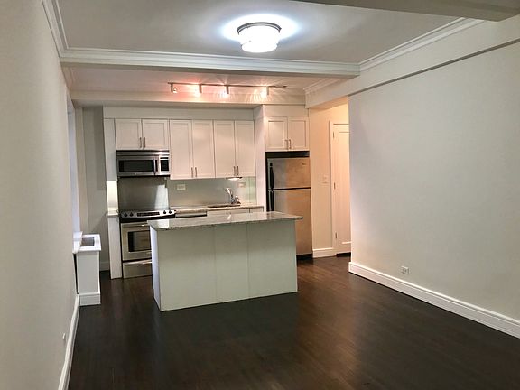 3rd image of 210 W 70th St APT 1009