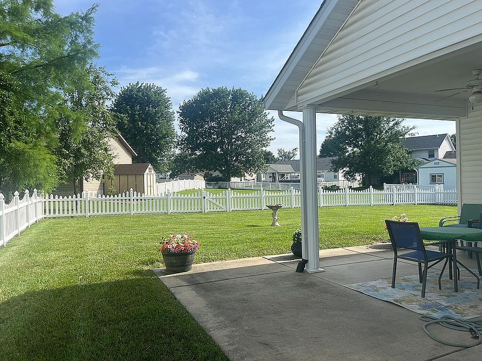 2nd image of 624 Hartman Ln