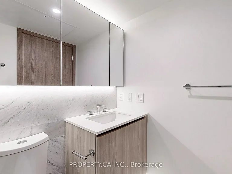 17 Bathurst St #1209 — Photo 25